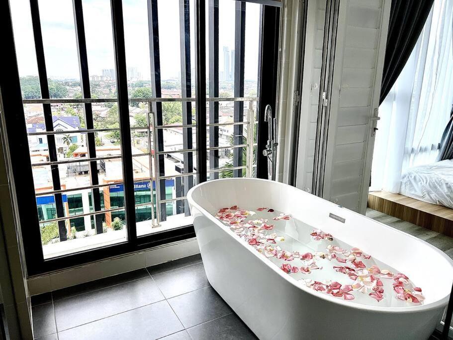 Midvalley Mosaic Southkey Muji W 3br Bathtub By Our Johor Bahru