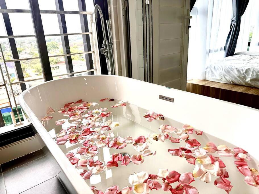 Midvalley Mosaic Southkey Muji W 3br Bathtub By Our Apartment Johor Bahru